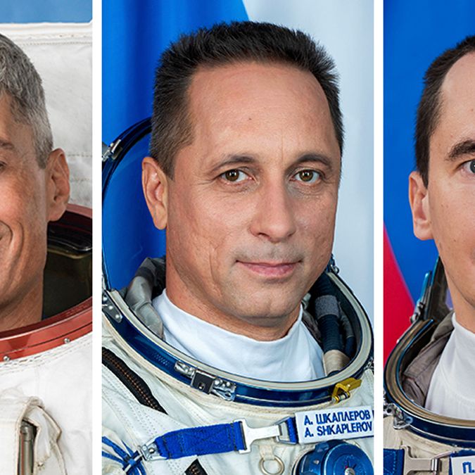Record-breaking NASA astronaut, 2 cosmonauts returning to