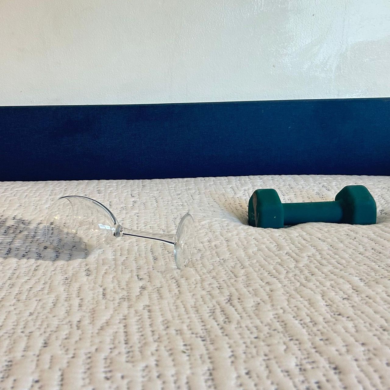 Testing the Viscosoft memory foam mattress with weights and glasses for review