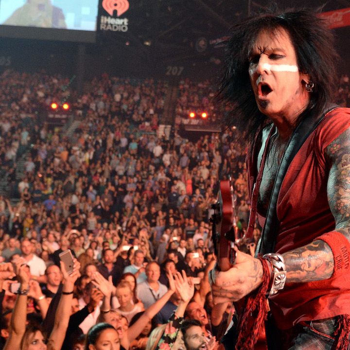 The genius of Nikki Sixx's bassline on Mötley Crüe's Dr. Feelgood