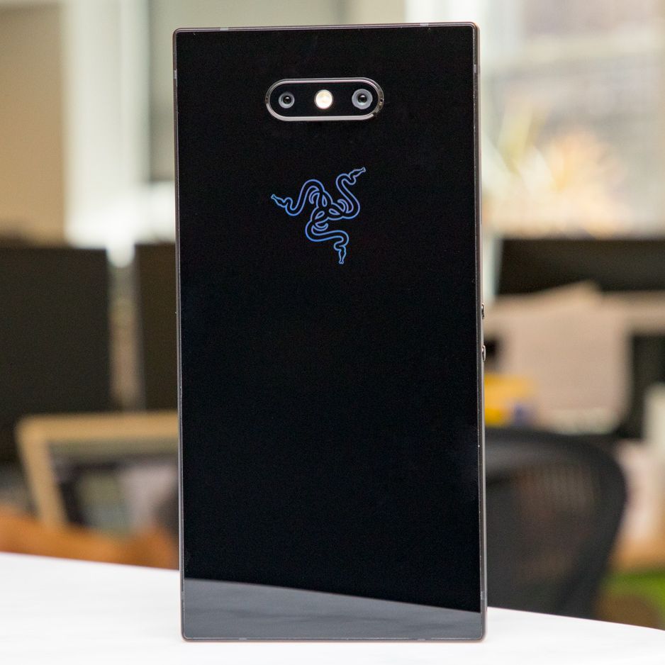 Razer Phone 2 Brings Chroma, Vapor Chamber Cooling | Tom's Hardware
