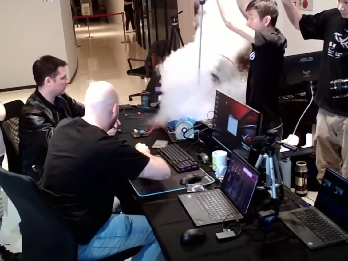 Asus breaks the overclocking world record with 9.044GHz