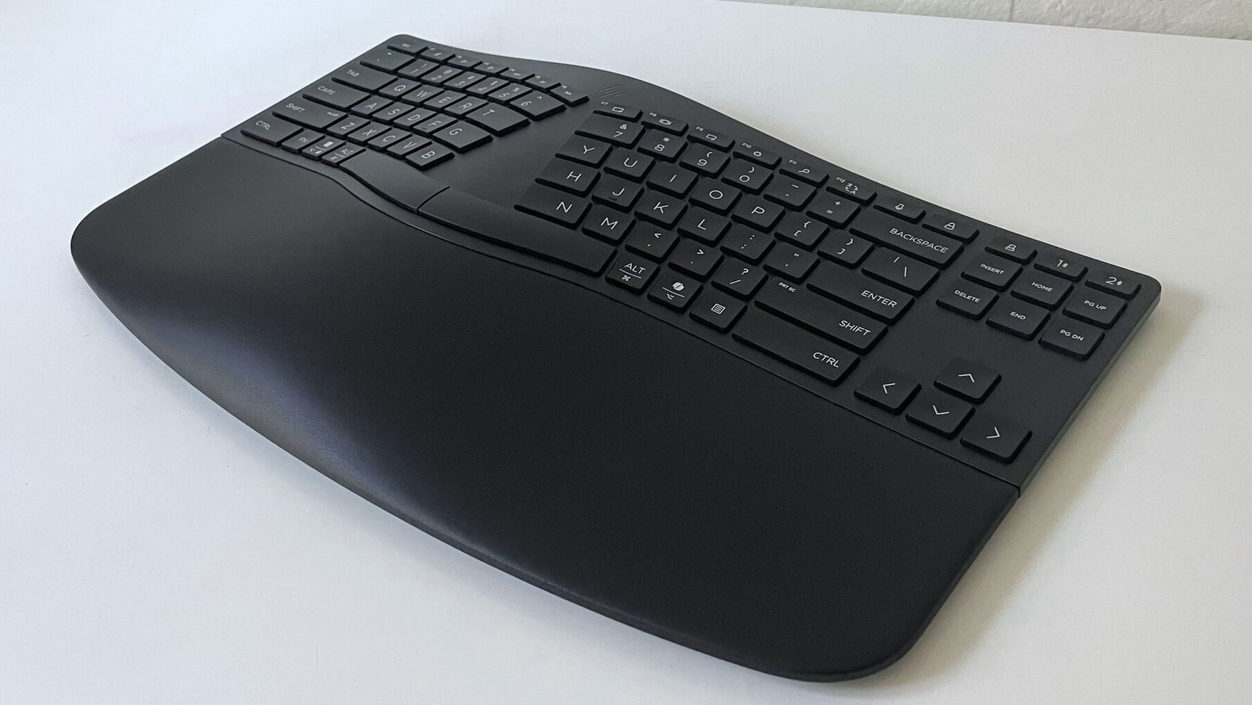 HP 960 ワイヤレスキーボード Amazon.com: HP 960 Ergonomic Wireless Keyboard - Connect 3 Devices
