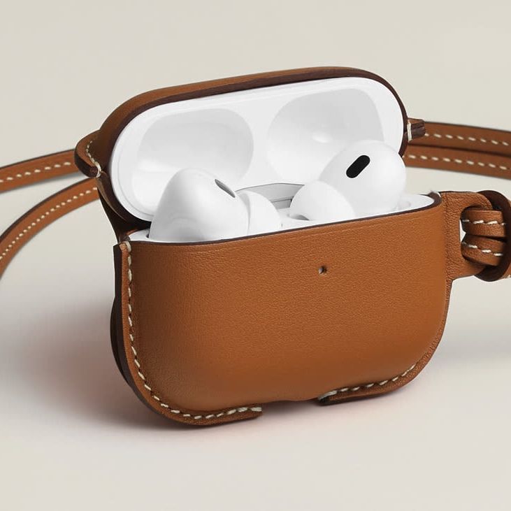 極美品✨HERMES エルメス　AirPodsケース　ヴォースイフト　ショルダー 未使用品☆HERMES エルメス ヴォースイフト セレステ/ブルーリン