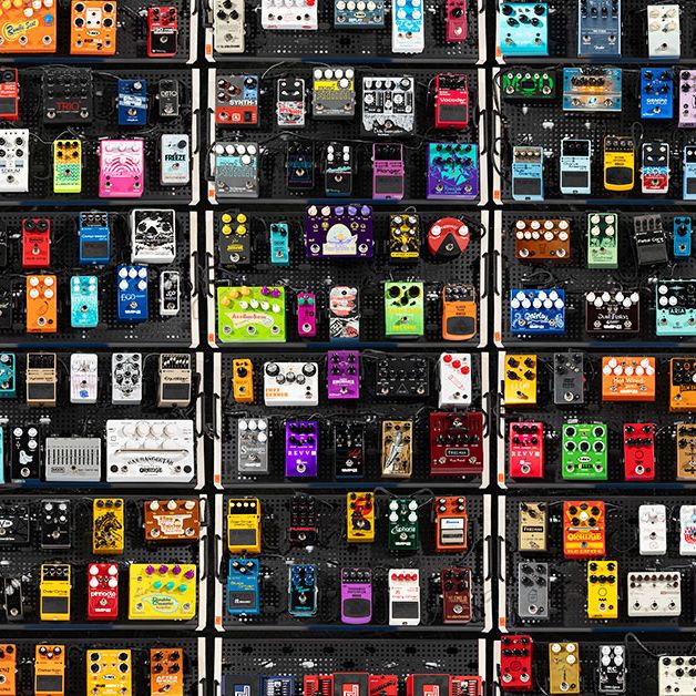 thumbnail image 2 of AZOR Guitar Effect Pedal Board Aluminum Alloy With Carry Bag Guitar Portable Pedalboard Effect Pedal Guitar Accessories 2 of 10