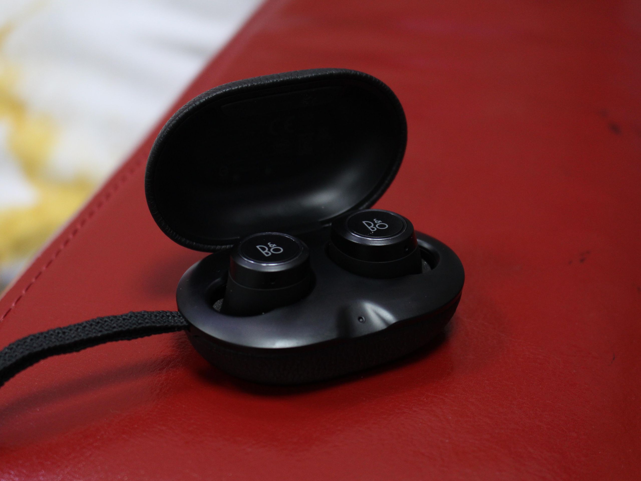 ヘッドフォン/イヤフォン B&amp;O Beoplay E8 Black Bang&Olufsen B&O PLAY Beoplay E8 [Black] 価格比較 - 価格.com