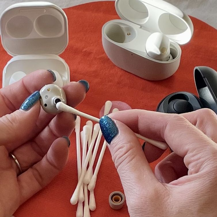 How to Clean Wireless Earbuds After Exercise