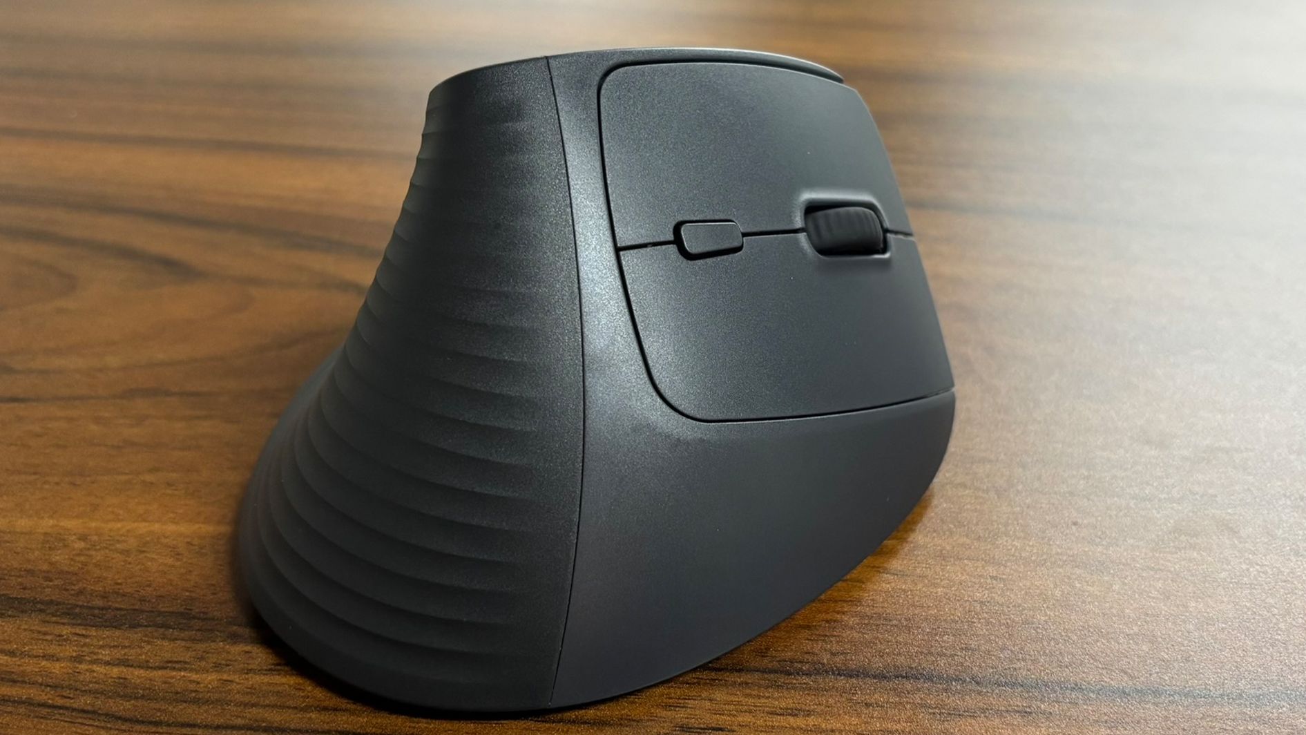 Ugreen M571 Vertical Ergonomic Mouse review: a budget-friendly