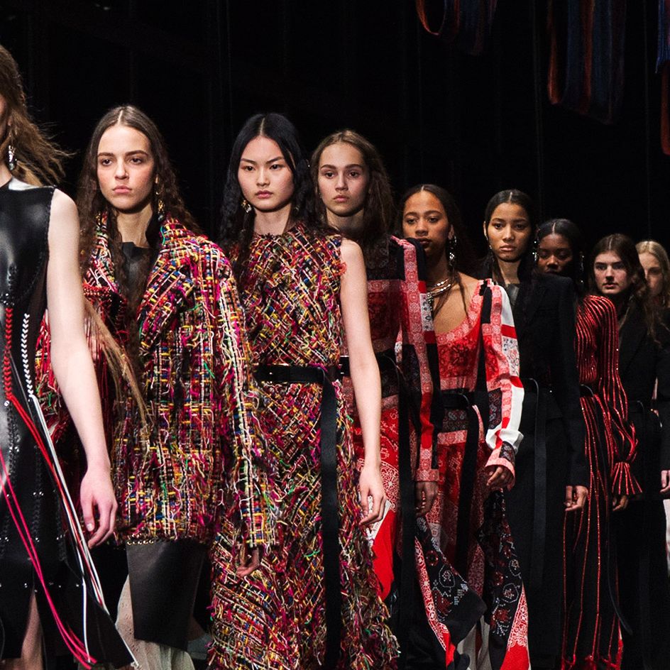 Alexander McQueen 写真集 ALEXANDER_MCQUEEN_AW21_WOMESWE