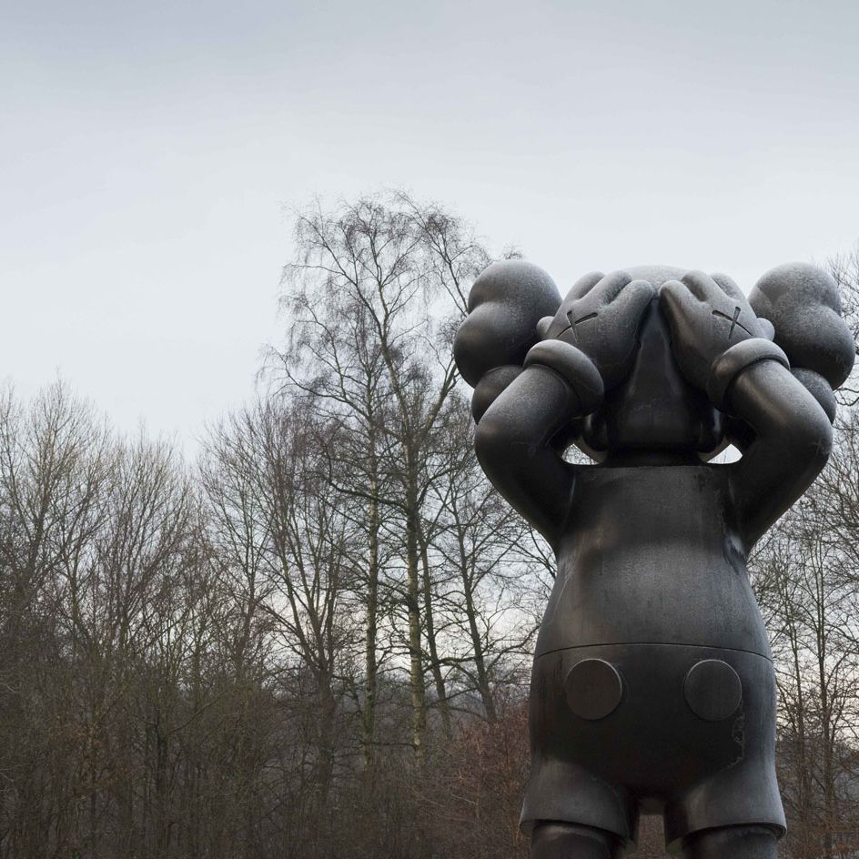 KAWS at Yorkshire Sculpture Park カウズ写真集 ?height=1920&quality=80&