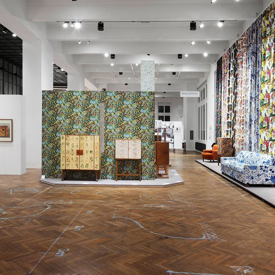 アート・デザイン・音楽 JOSEF FRANK ARCHITECT AND DESIGNER To create something that feels alive one must always begin with