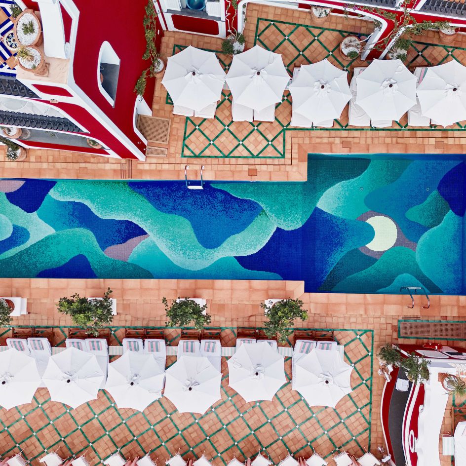 Le Sirenuse hotel's swimming pool is transformed by Nicolas