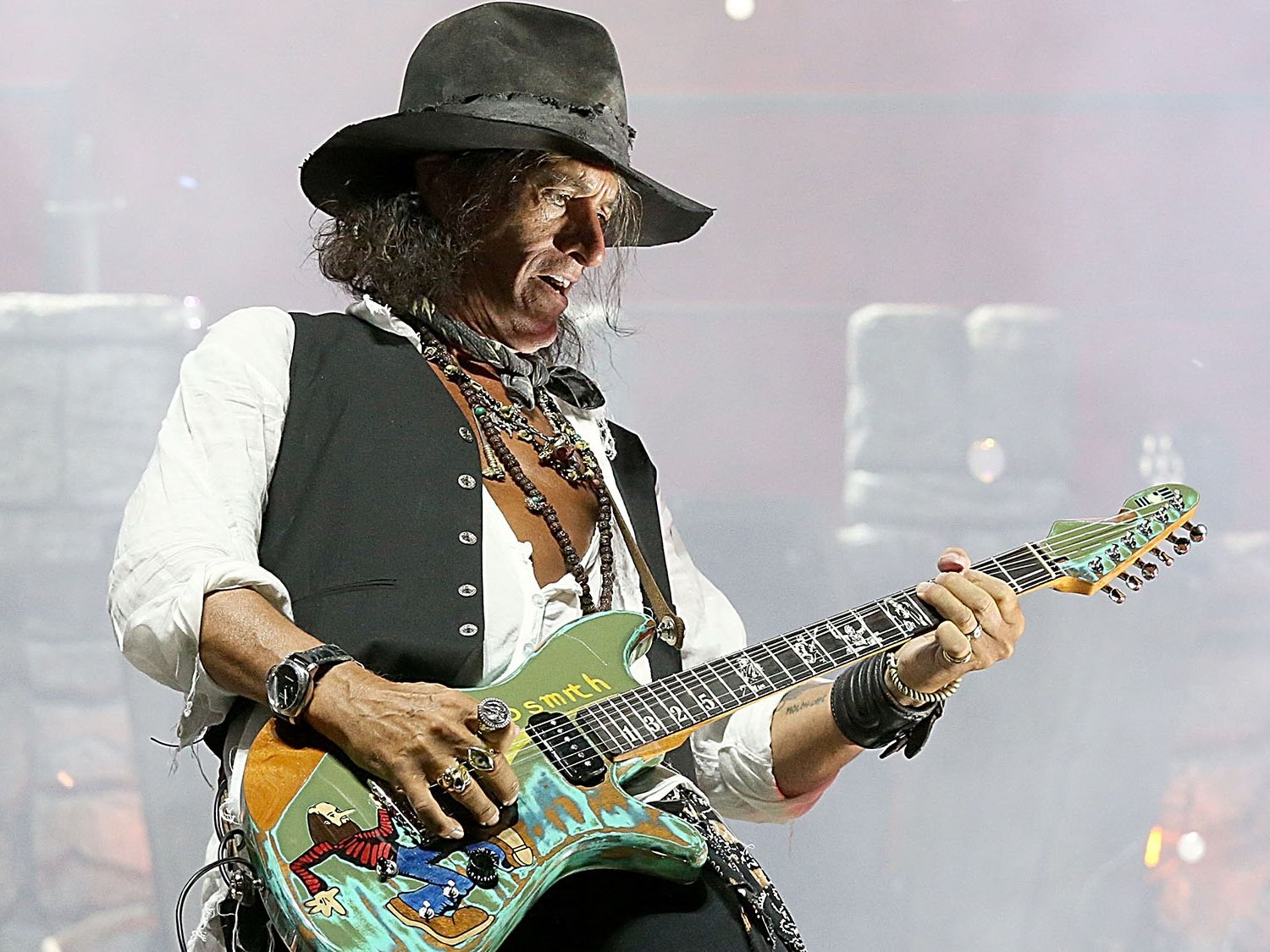 Joe Perry joined by STP and Black Crowes stars for solo tour