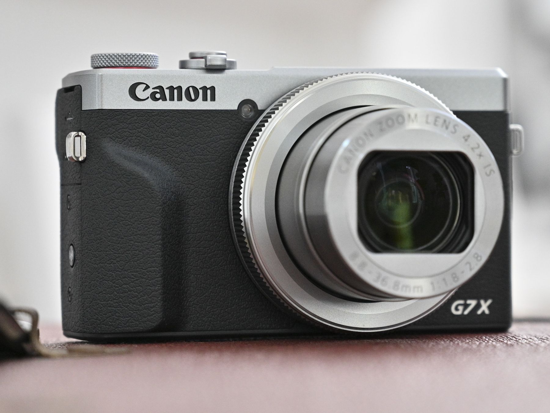新品未使用◇Canon PowerShot G7 X Mark III シルバー Canon PowerShot G7 X Mark III is a 4K-shooting vloggers delight