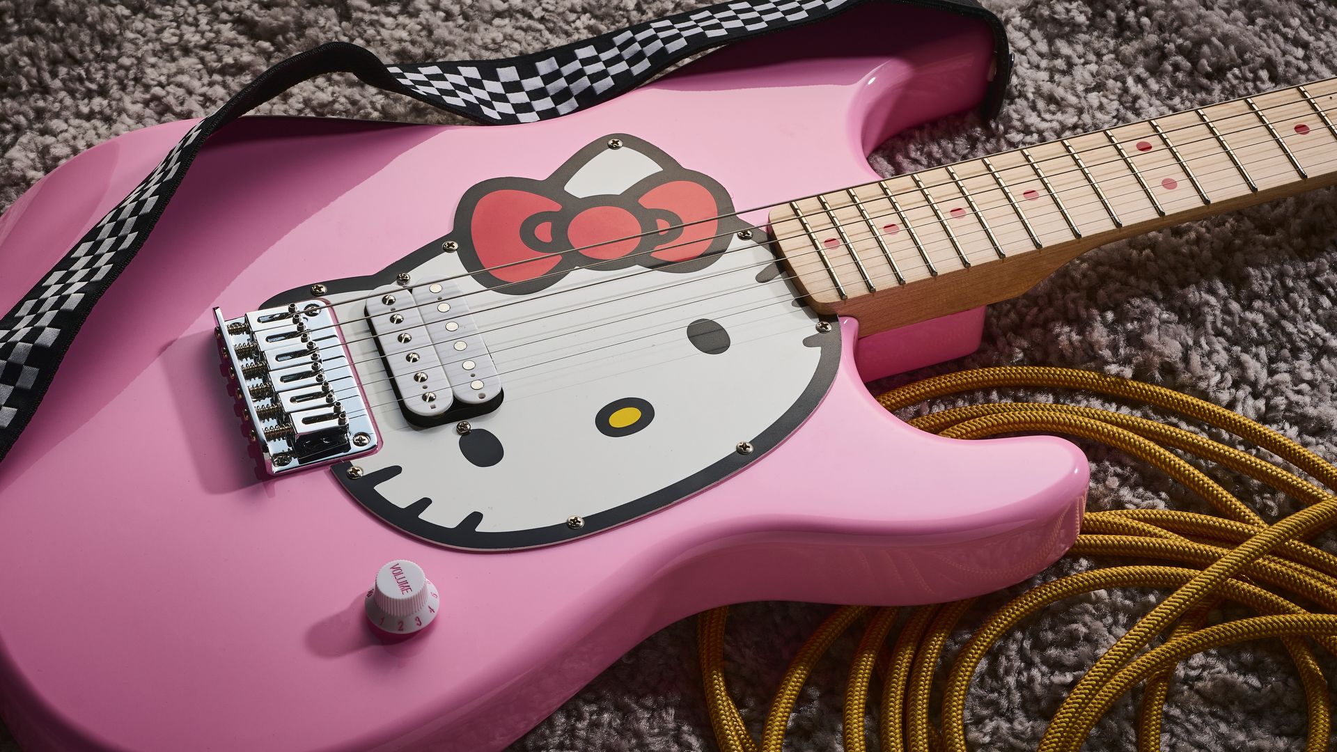 ギター Squier Hello Kitty Stratocaster AKKULq5aAXCQveUzqCGh4A.jpg