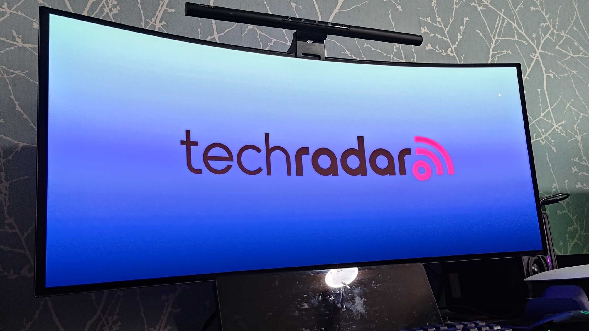TechRadar logo on LG 39GX950B-B