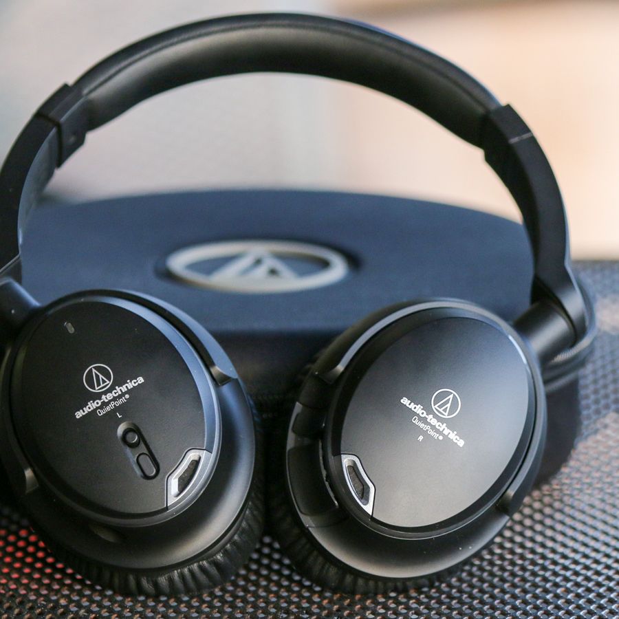 ヘッドホン audio-technica ATH-EM9 オーディオテクニカ、アサダ桜材やアルミ製耳掛け式ヘッドフォン