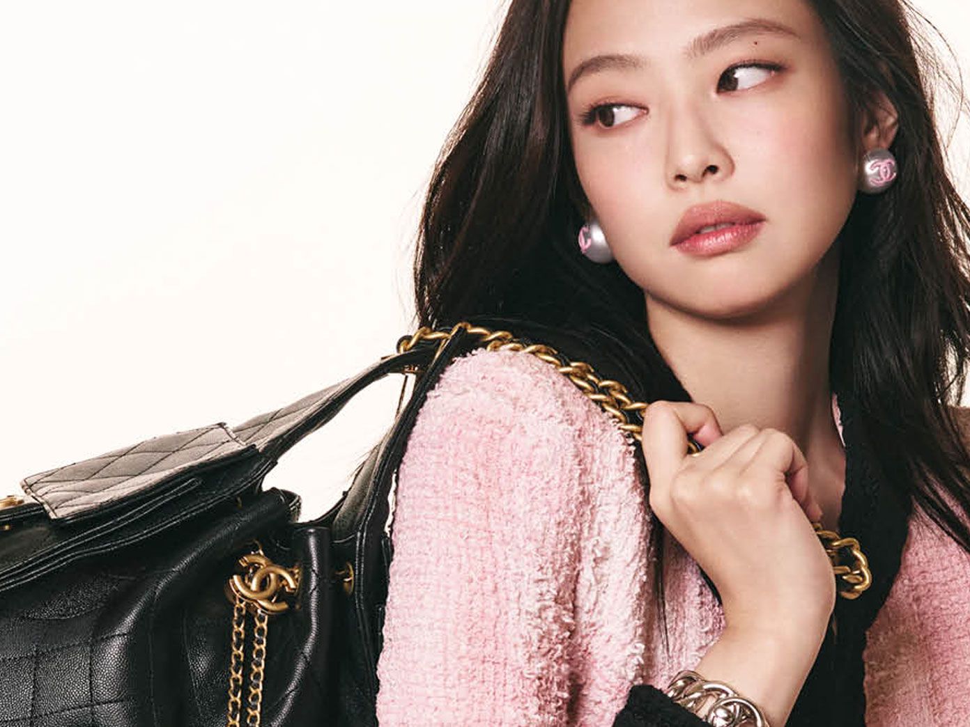 Jennie Stars in the New Chanel 25 Handbag Campaign | Who What Wear