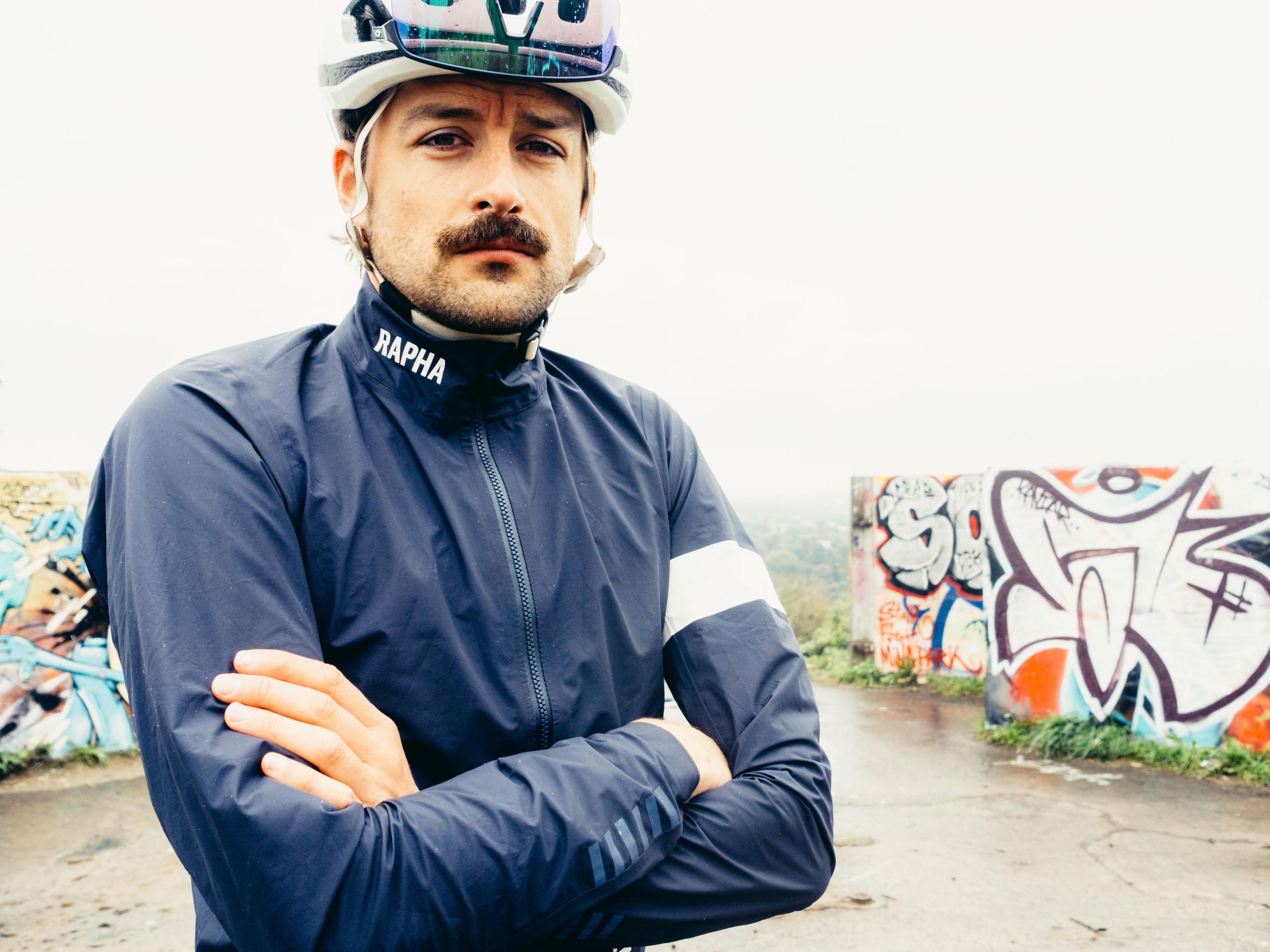 Rapha Pro Team GoreTex ジャケット Rapha Pro Team GORE-TEX Rain Jacket 三層構造ながら軽量な防水透湿