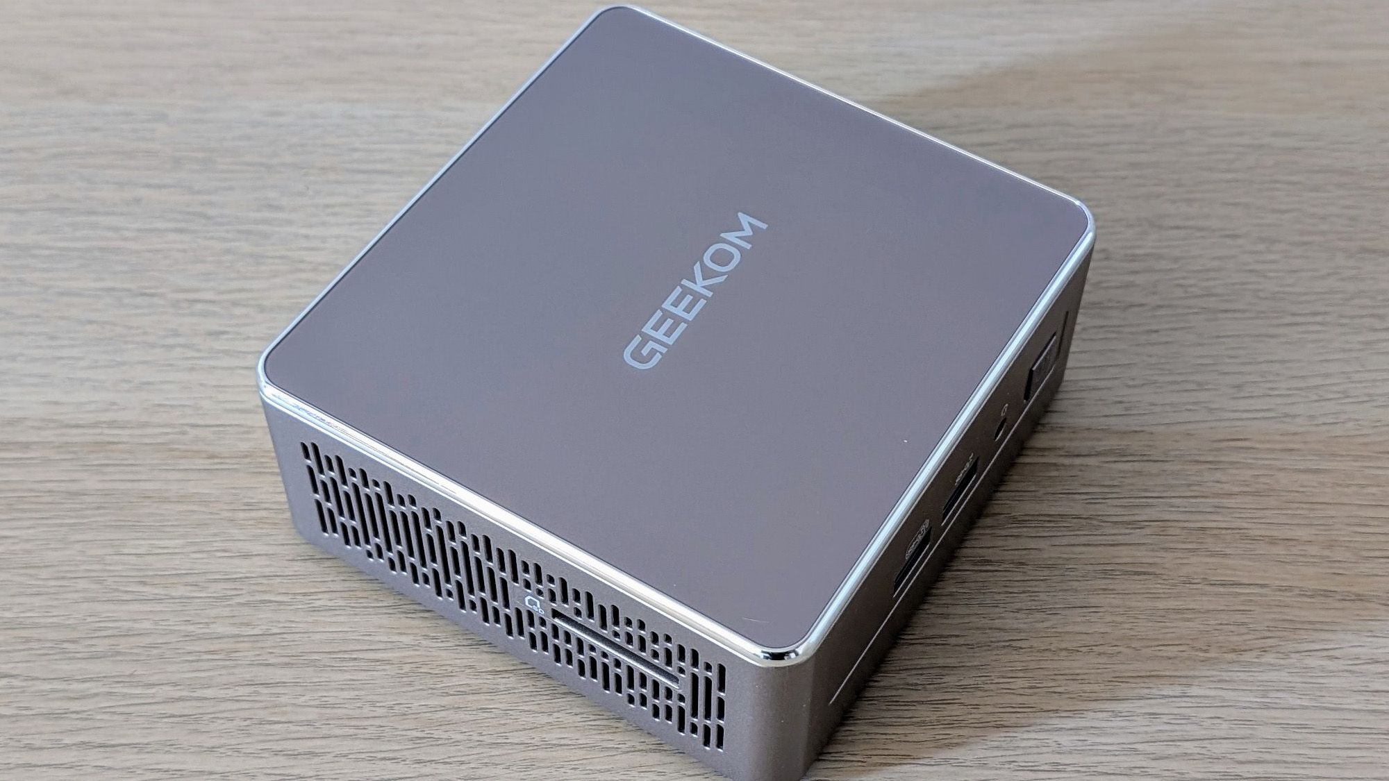 ミニPC GEEKOM A5 2025editon Amazon.com: GEEKOM A5 2025 Edition Mini PC with AMD Ryzen 5
