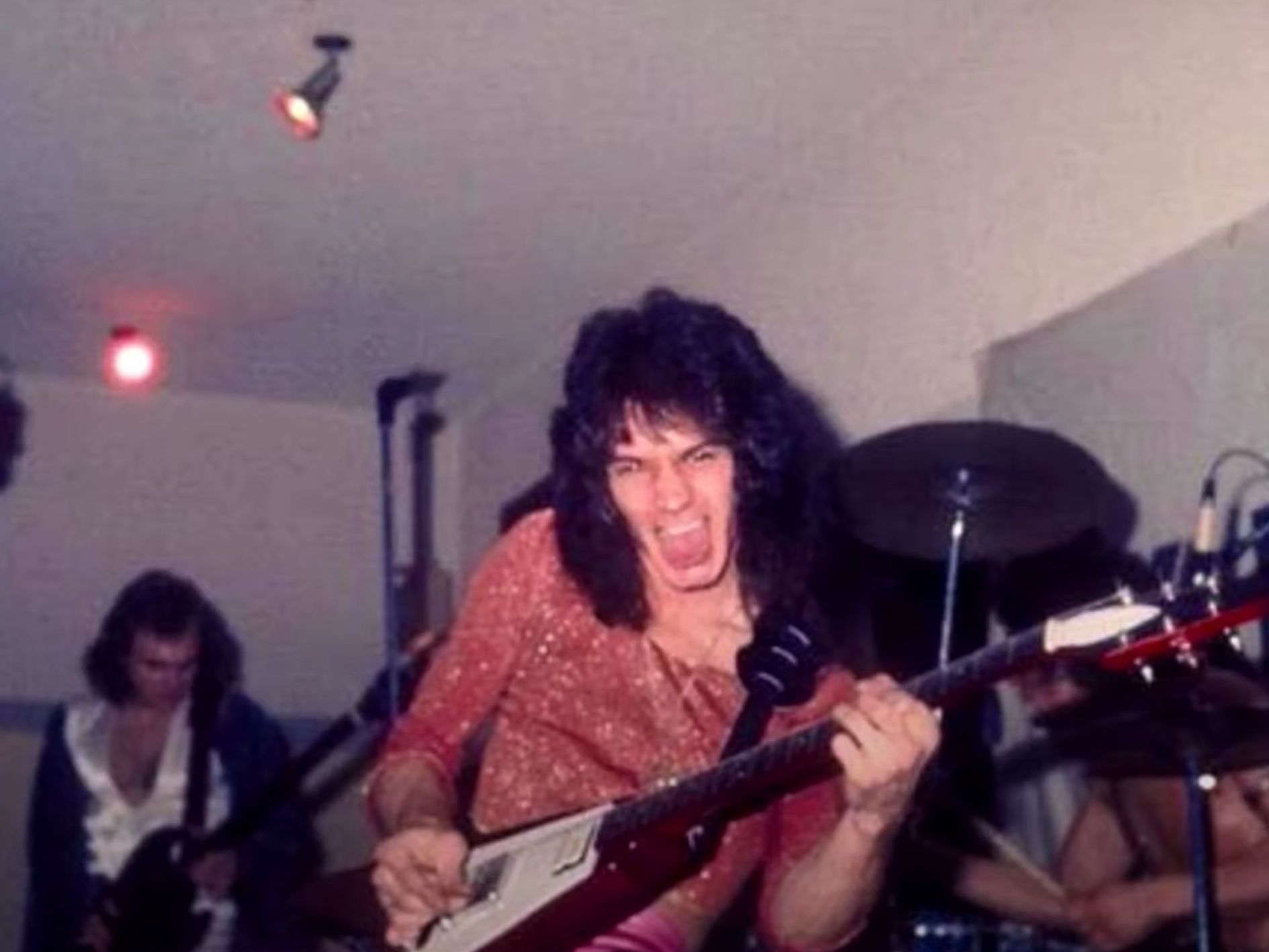 Van Halen's covers-heavy set at Pasadena High School in 1975