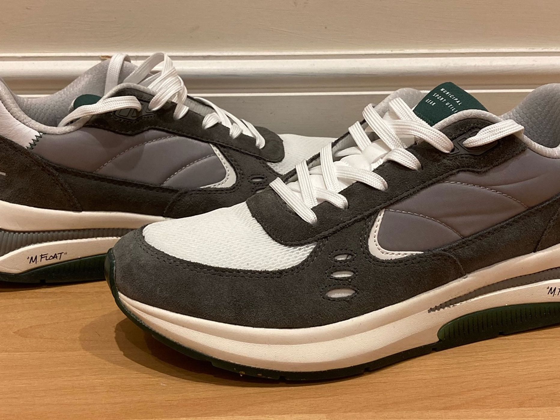 Municipal Origin Sneakers Shoes Men\'s Size 13/13.5 Triple White Mark Wahlberg Watch the Cat during the Municipal Origin shoe unboxing  main image 2