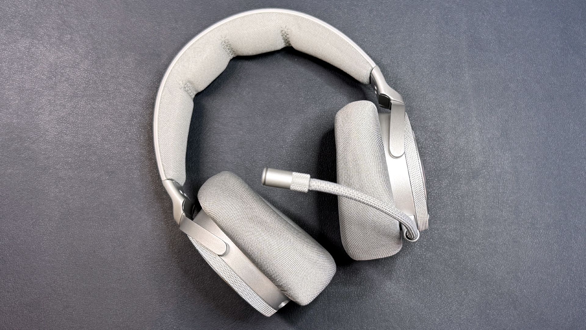 Corsair Virtuoso Max Review: Sounds great, feels less great