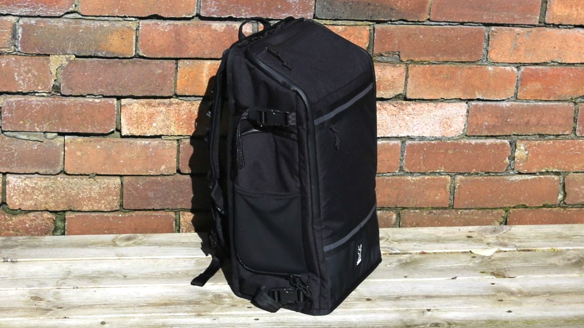 バッグ CHROME NIKOCAMERABACKPACK-ALL BLACKCH135 Chrome Industries Niko Camera Backpack 3.0 | Pack Hacker