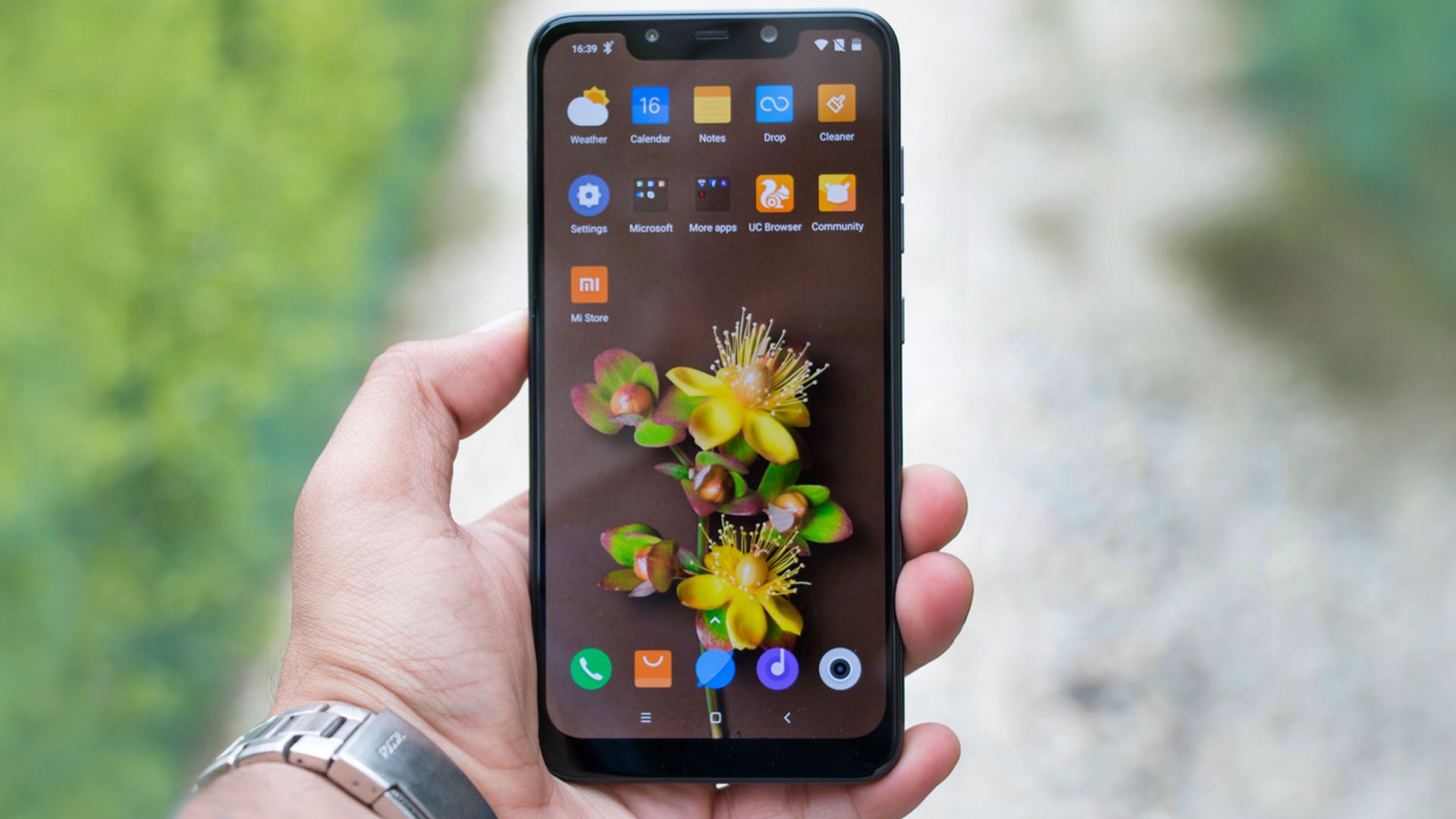 ゆめ pocophone F1 Xiaomi Poco F1 price, specs and reviews 8GB/256GB - POCOPHONE F1