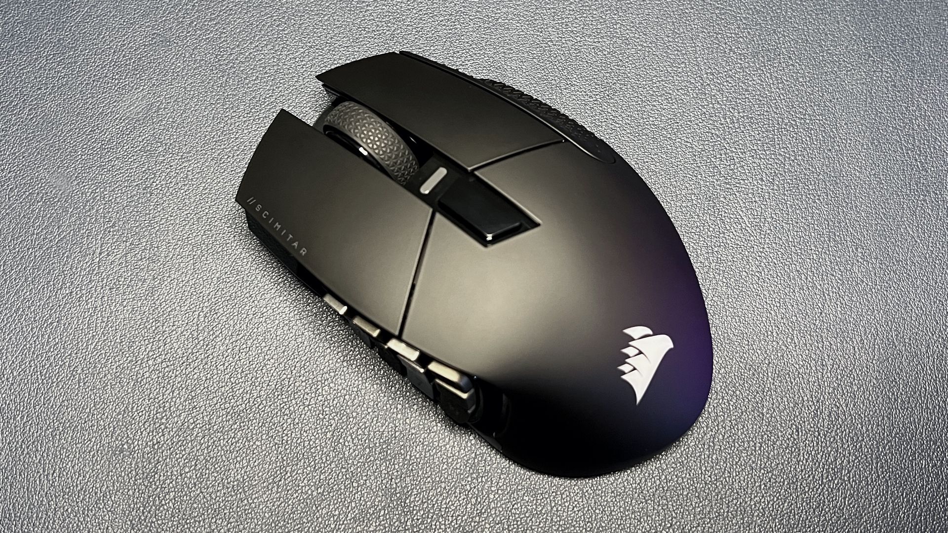 Q3056　CORSAIR SCIMITAR ELITE WIRELESS SE Amazon.com: Corsair Scimitar Elite Wireless SE MMO PC Gaming