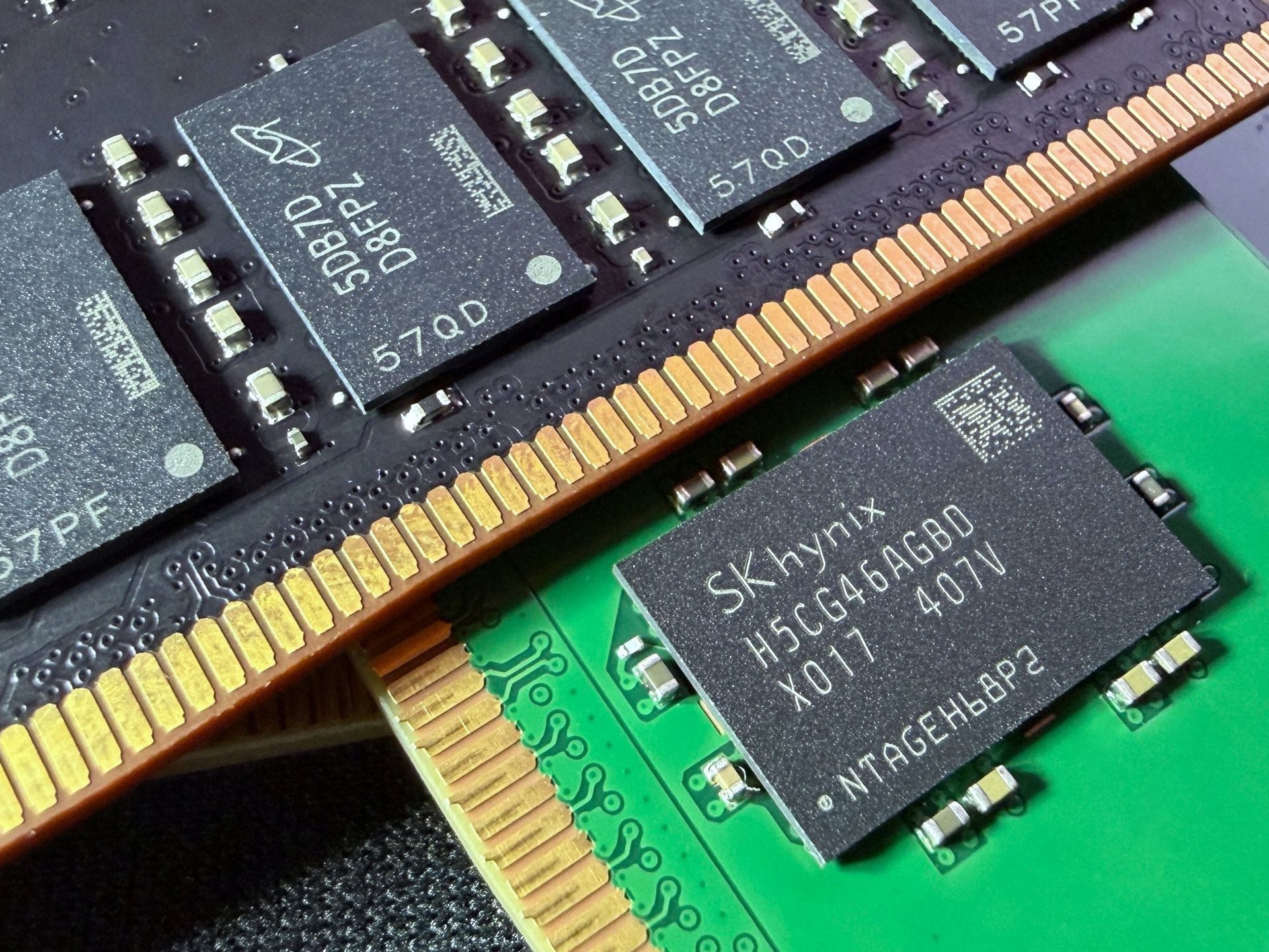 ミドリ。SK hynix メモリ SK hynix claims it will be able to triple its memory chip output