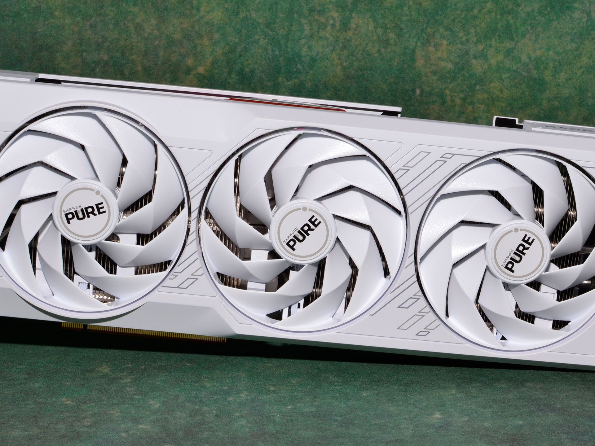 Sapphire RX 7700 XT Pure Review: Pretty but Expensive | Tom's Hardware