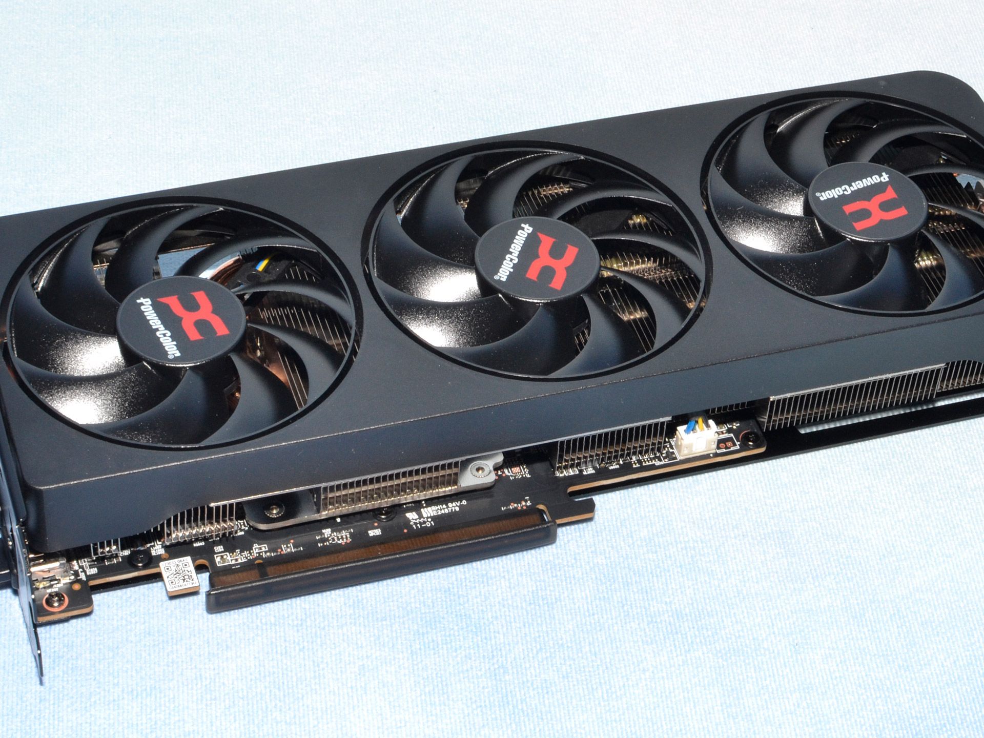 AMD RX 9070 XT GDDR6 sources have a small effect on performance