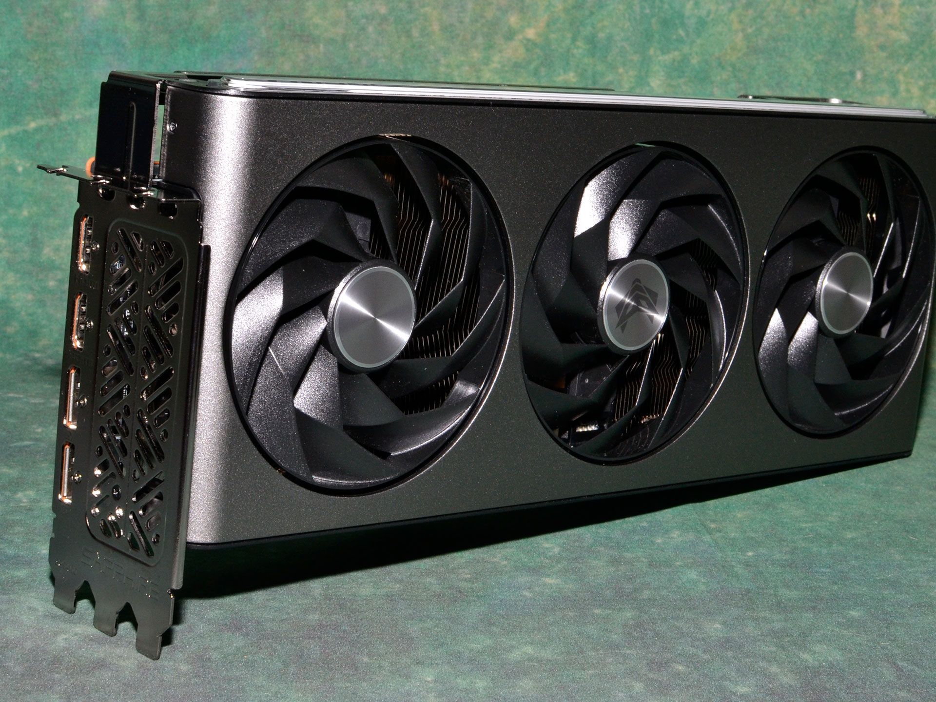 Amazon.com: Sapphire Nitro+ AMD Radeon™ RX 7800 XT Gaming OC