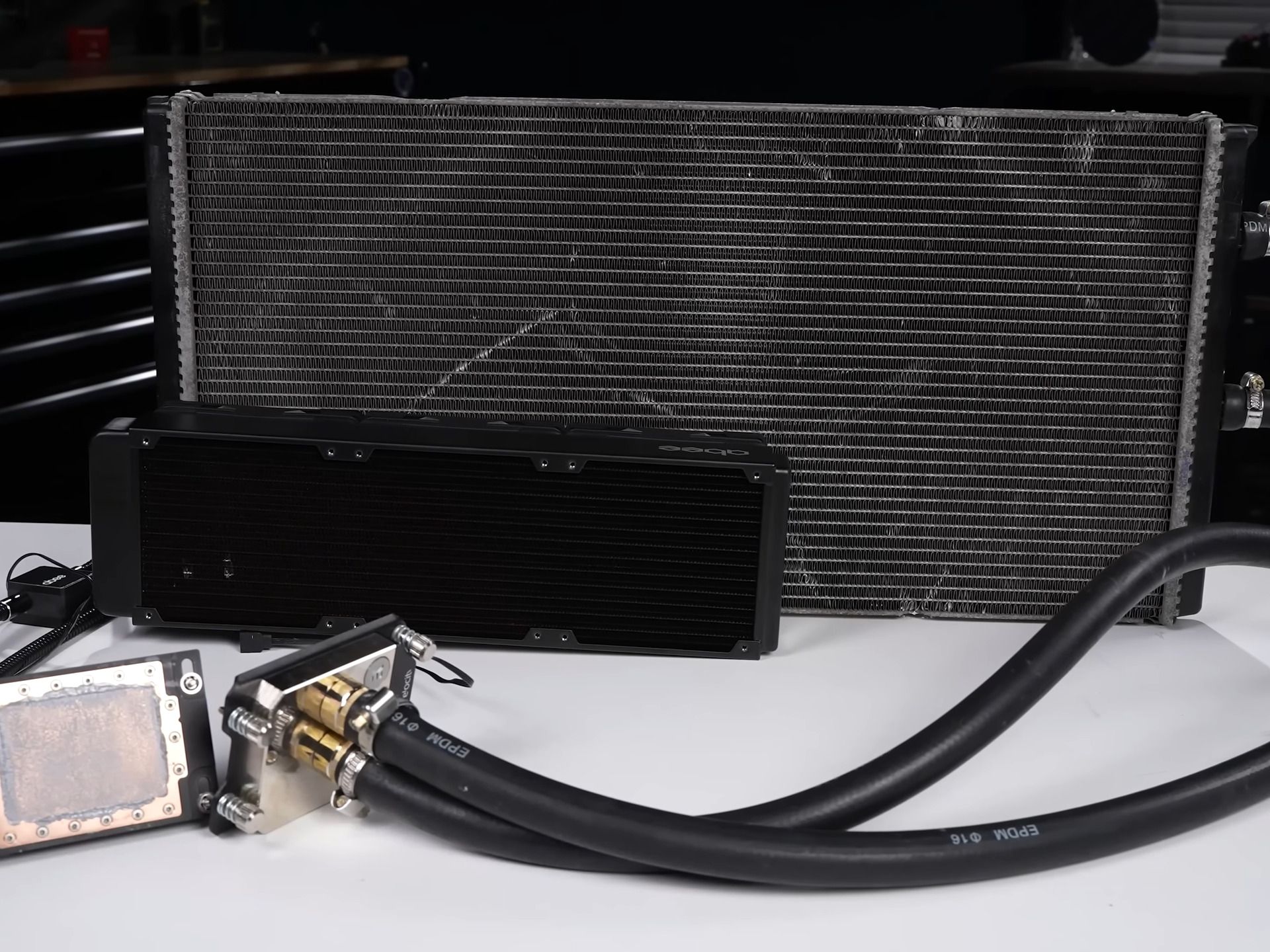 らら ページ／ドテラ AMD's mighty 96-core Threadripper Pro has been overclocked with a