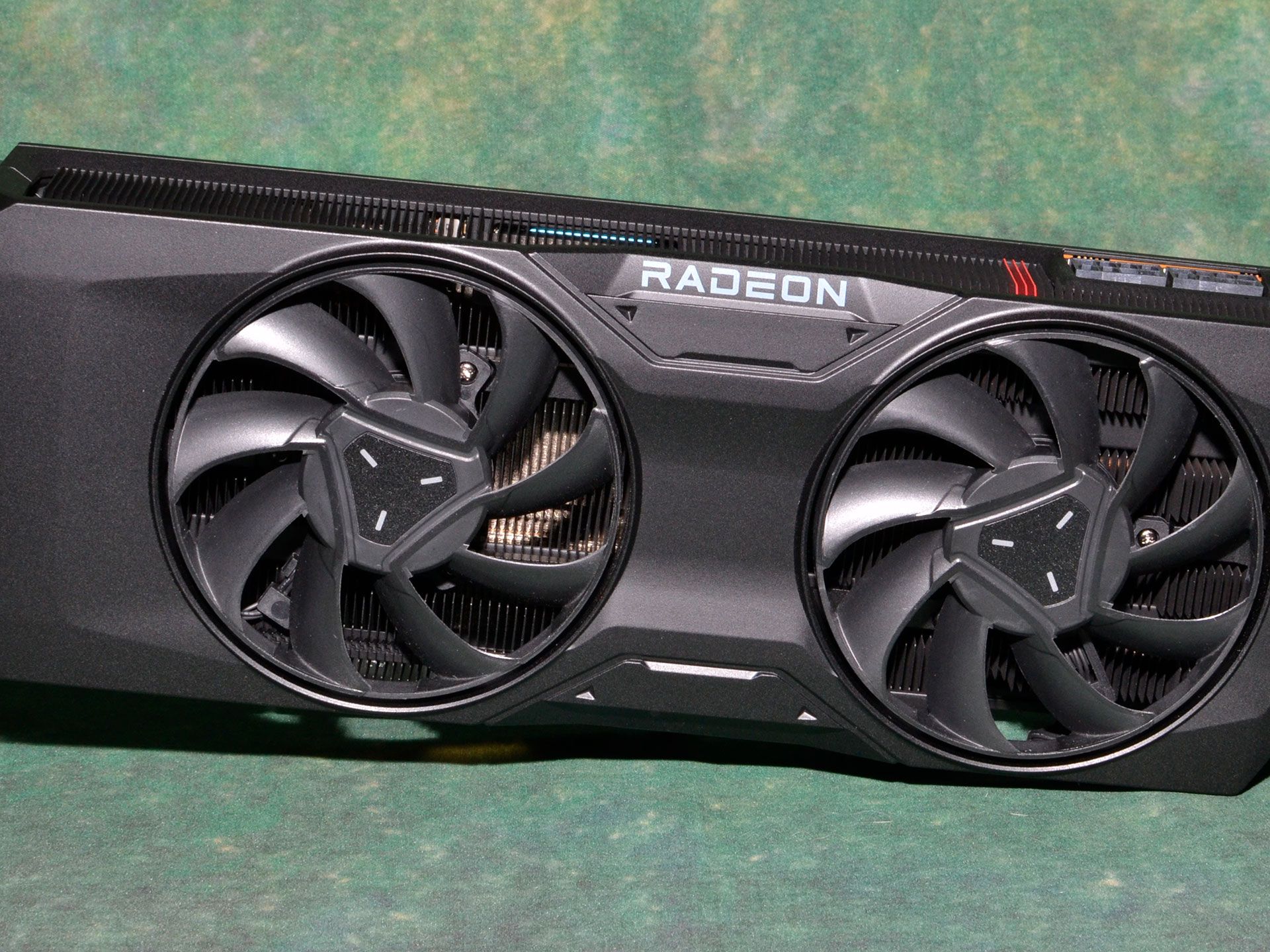 Amazon.com: GIGABYTE Radeon RX 7800 XT Gaming OC 16GB