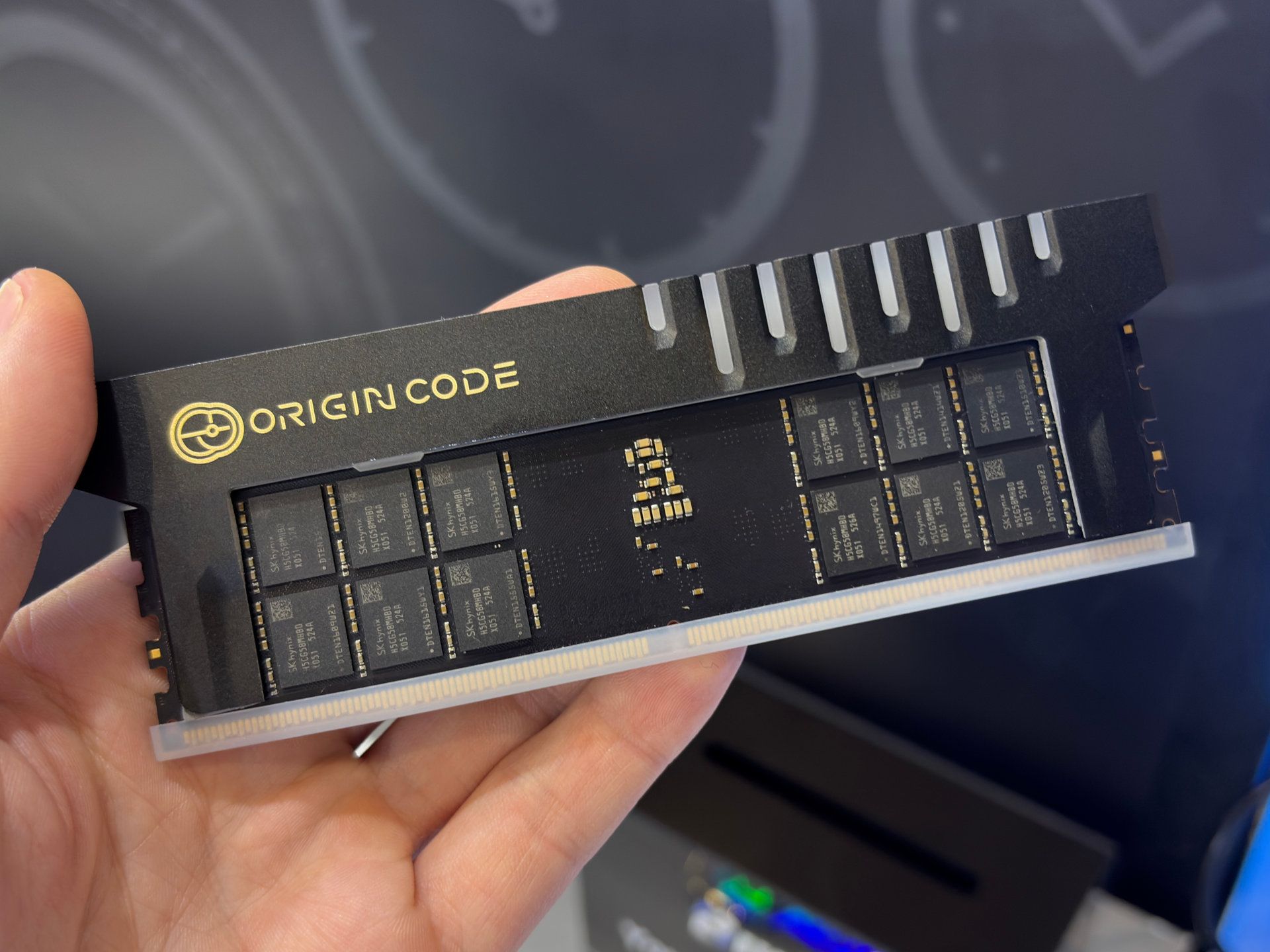 ウード Sticking two fingers up at the economy, Biwin's new Origin Code