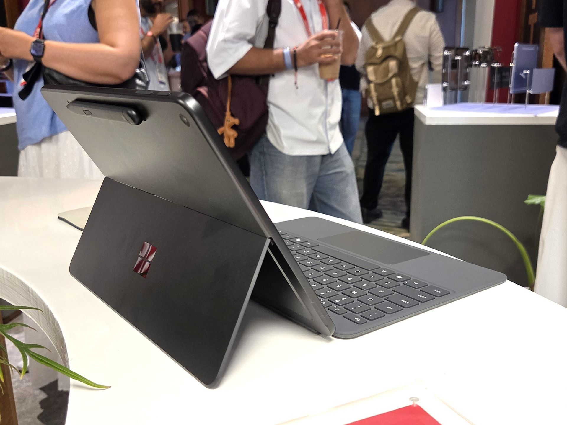 Microsoft анонсировала обновленные Surface Pro 12 и Surface Laptop 13 на базе процессоров Snapdragon X2