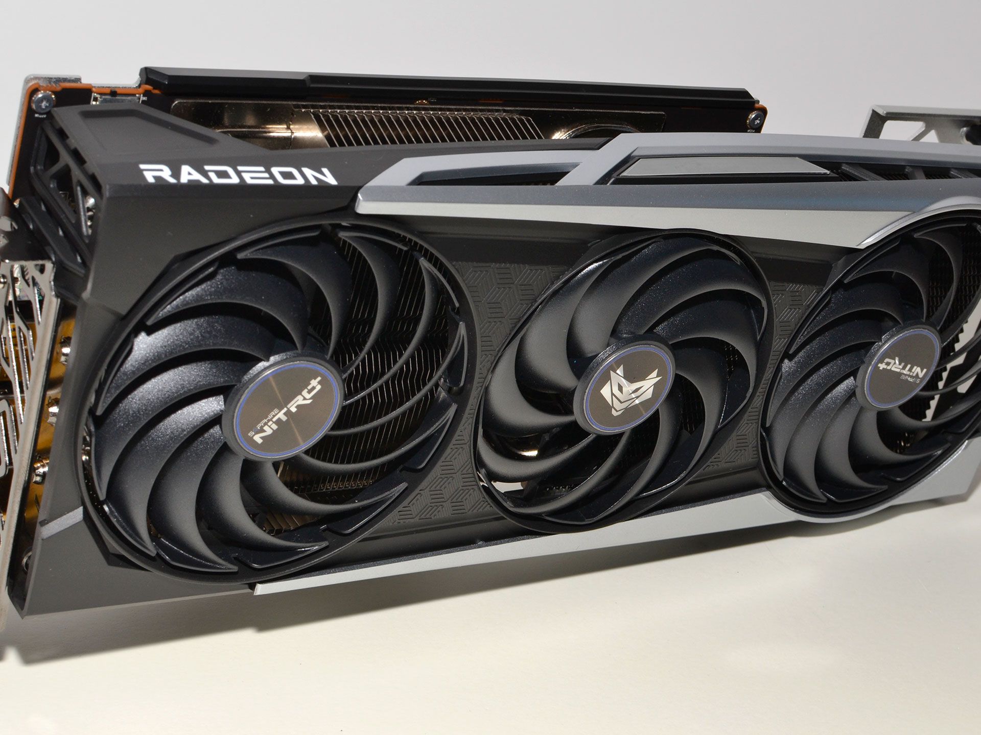 Sapphire Radeon RX 6800 XT Nitro+ Unboxing and Performance Preview