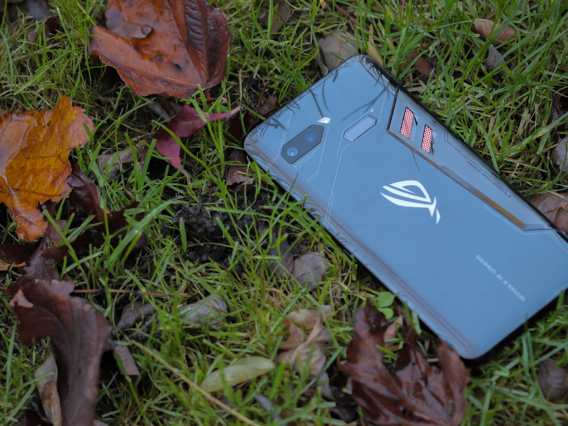 ASUS - ROG PHONE  ２ LP8N9MkdF2P9oHyCx6EeNY.jpg