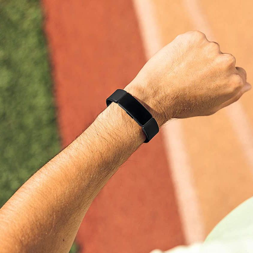 fitbit inspire HR 黒色　グローバル版 Amazon.com: Fitbit Inspire HR Heart Rate and Fitness Tracker