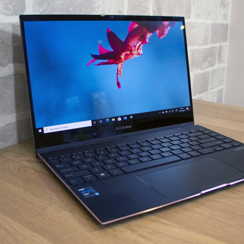 Asus ZenBook Flip S UX371 review: Stylish and light, but not a