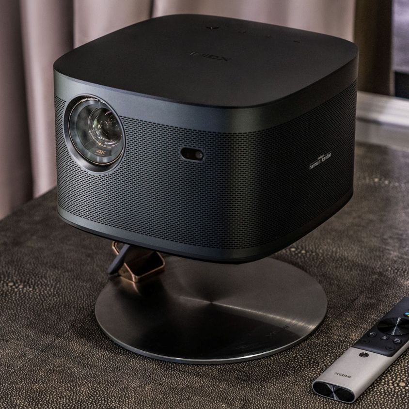 【美品】XGIMI HORIZON Pro Xgimi Horizon Pro is a 4K portable projector aimed at a luxury