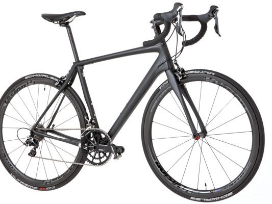 自転車本体 CANNONDALE SYNAPSE HI-MOD ULTEGRA Cannondale Synapse Hi-Mod Ultegra Disc Road Bike 2016 Black/Red