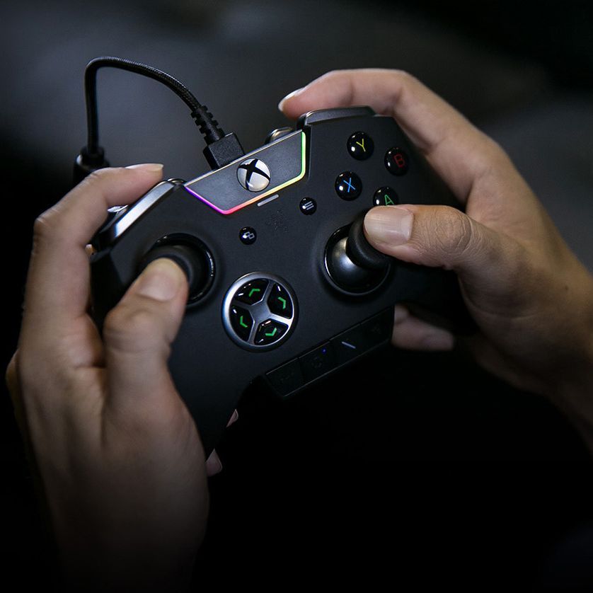 Amazon.com: Razer Wolverine Ultimate Wired Gaming Controller