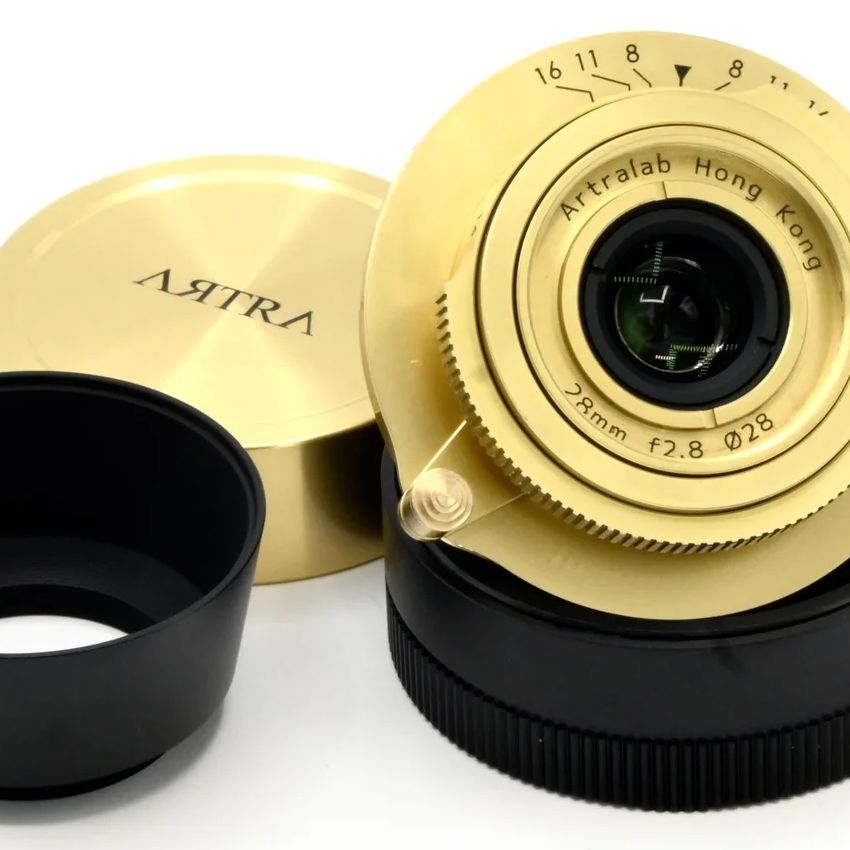 This half-inch-thick Leica M-mount lens from Artralab packs nine