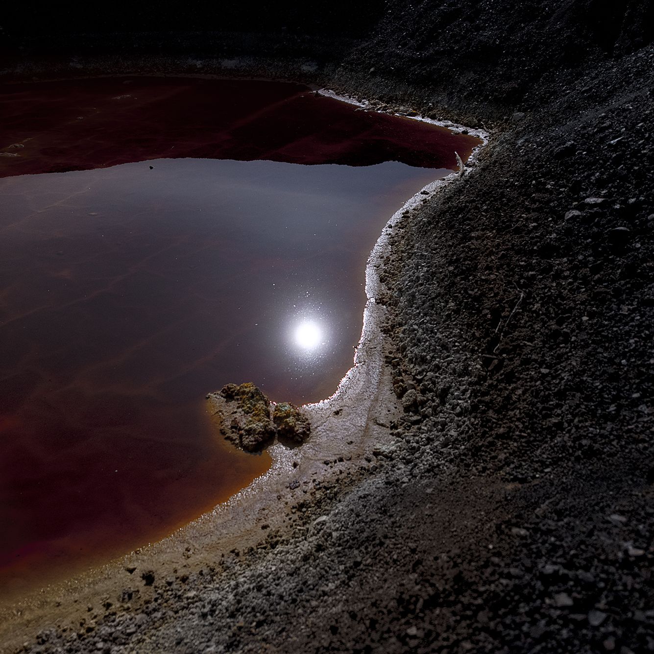 Full Moon Glows in a Blood-Red Puddle in 'Martian' Landscape | Space