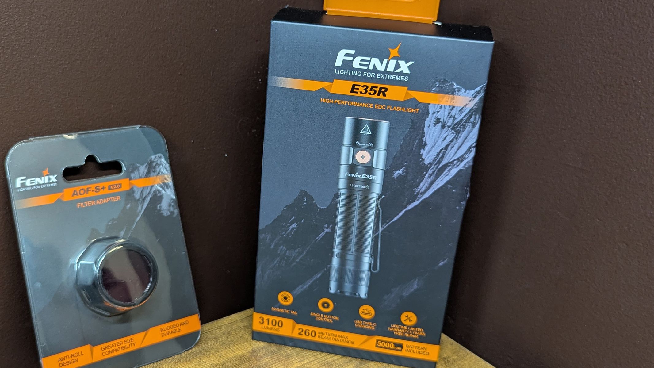 fenix e35ue flashlight Dual Battery Bundle E35R EDC Flashlight, 3100 Lumens USB-C Rechargeable High Lumen Performance with Extra ARB-L21-5000 and LumenTac Battery Case A magnet now sits where a tail switch normally would Fenix E35UE Ultimate Edition LED