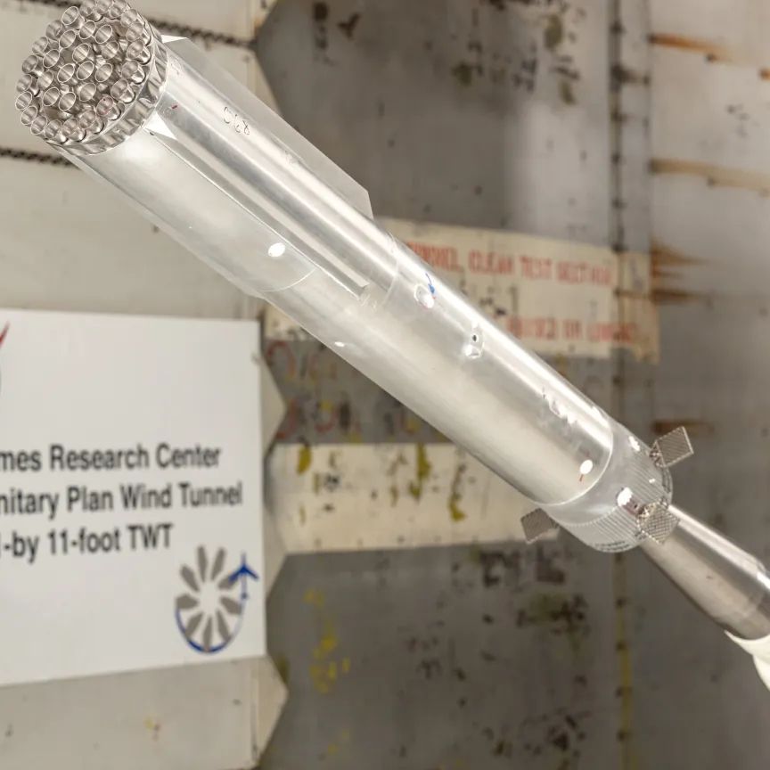 トップス BreatH ''SPACE SHIP VNST'' SpaceX Super Heavy rocket gets supersonic wind tunnel test for