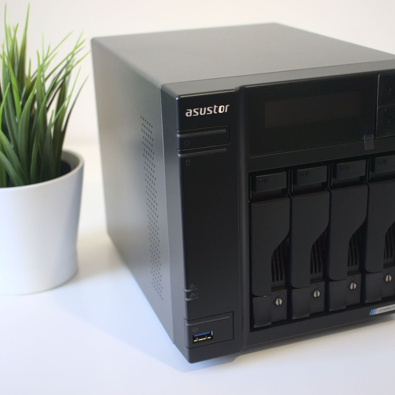 ASUSTOR LOCKERSTOR 4 AS6604T review: Excellent specs make this NAS