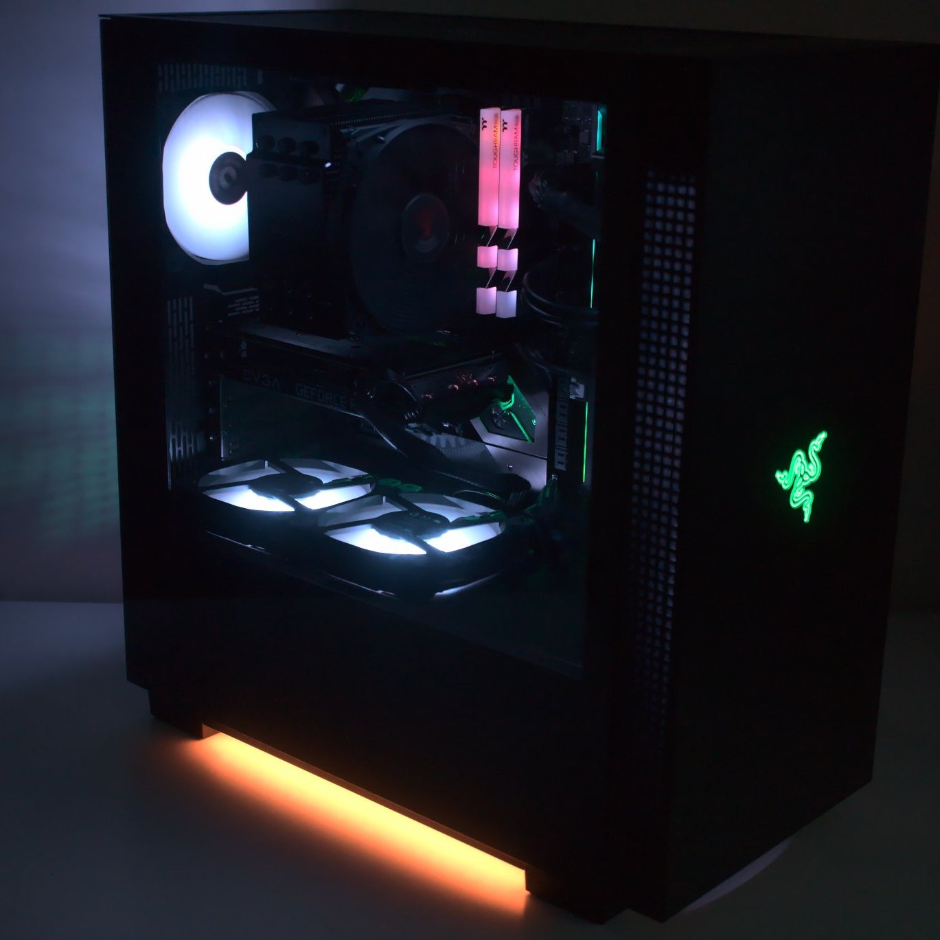 【使用感あり】Razer Tomahawk ATX PCケース Mid-Tower ATX and Mini-ITX PC Case - Razer Tomahawk | Razer